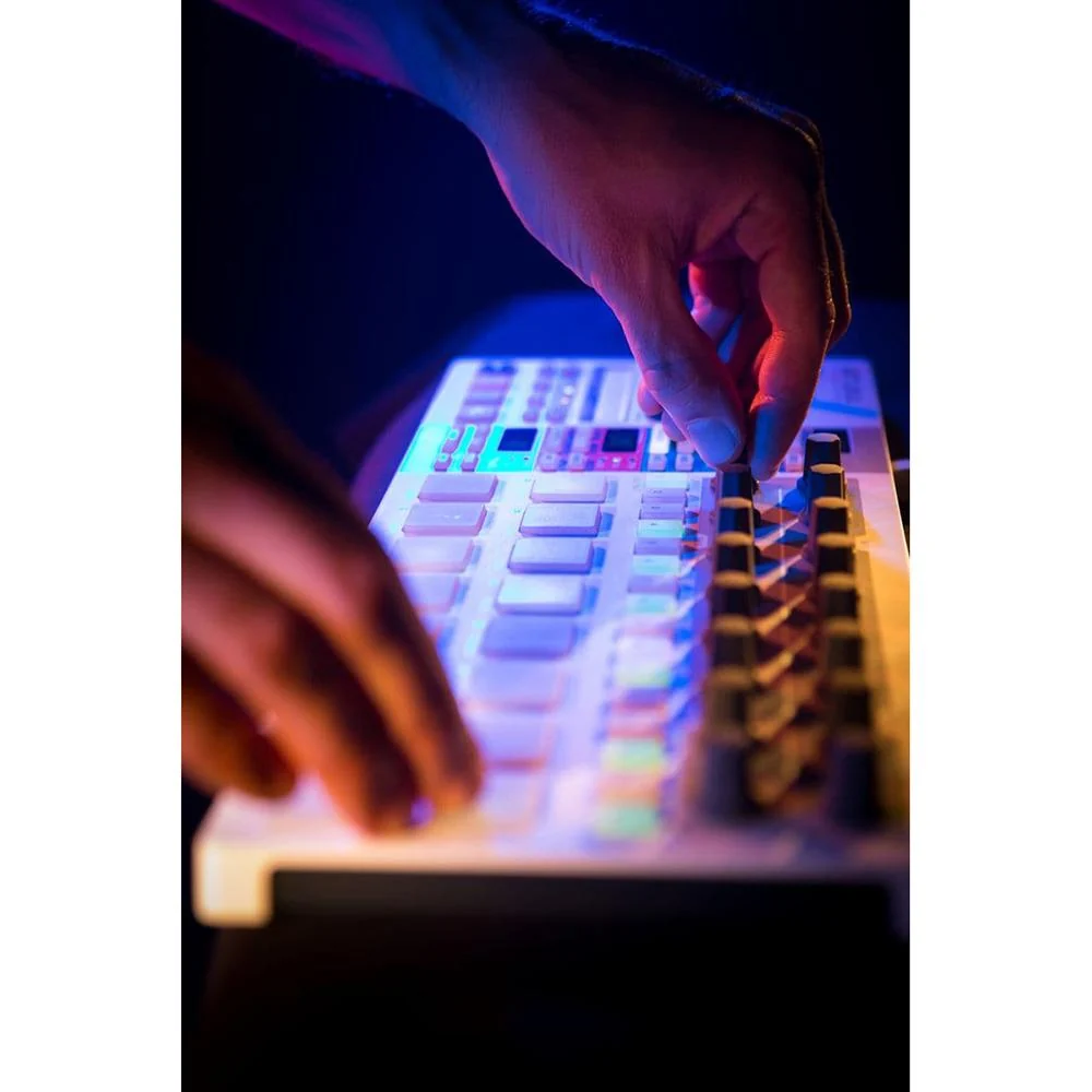 Arturia KeyLab Essential 49 mk3 49-Key USB MIDI Controller Keyboard, White - Refurbished - Image 12