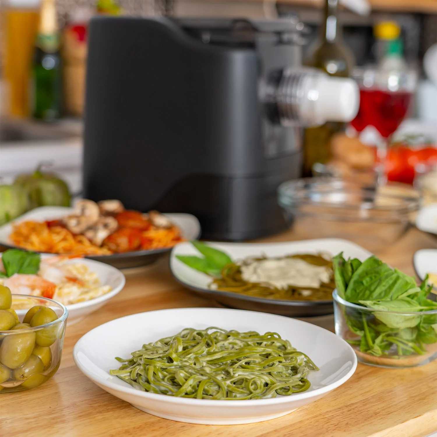 Deco Chef Automatic Pasta Maker, 13 Pasta Types, Ready in 15 Minutes, Dishwasher Safe - Image 3