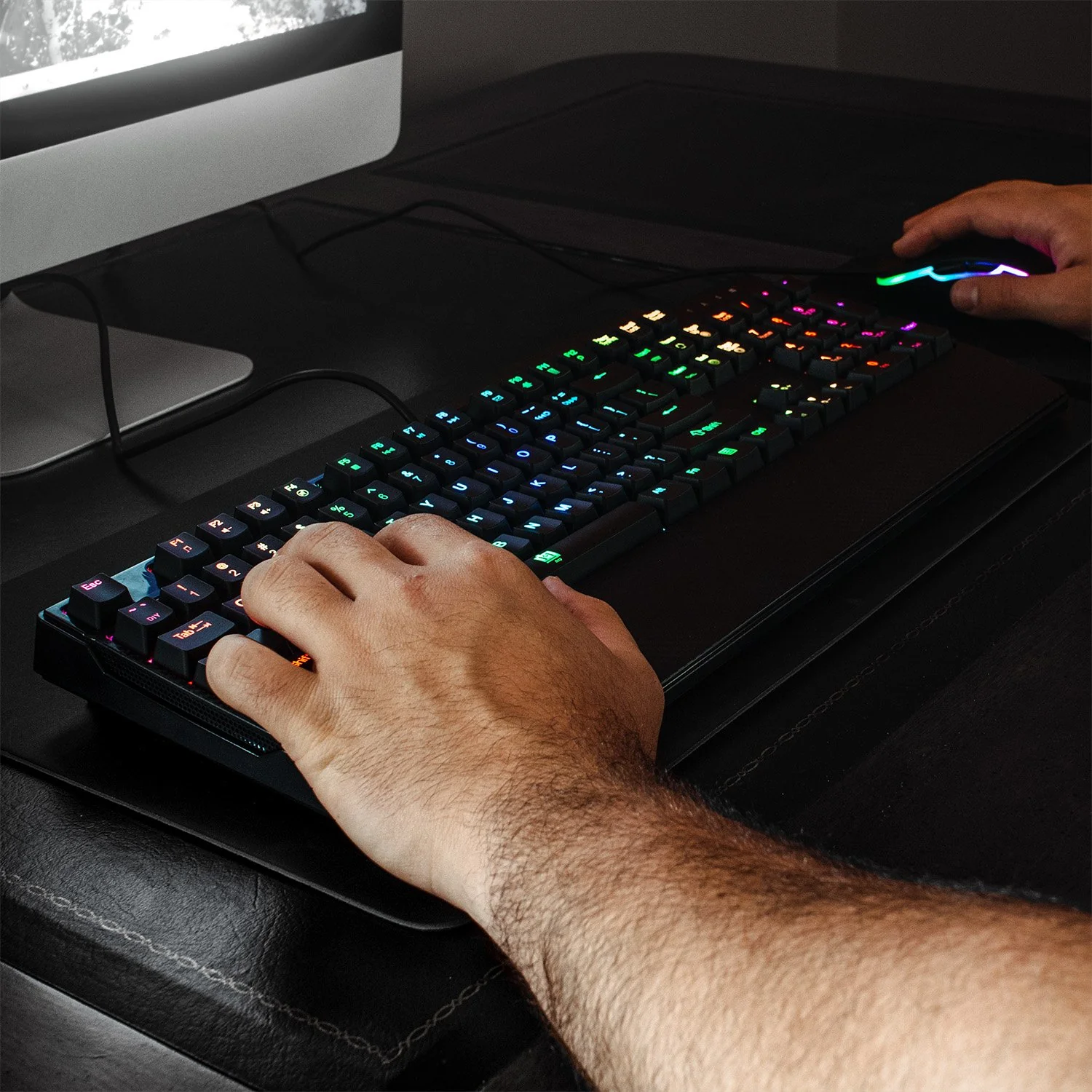 Deco Gear Mechanical RGB Keyboard with RGB Gaming Mouse & Extended Mouse Pad - Image 13