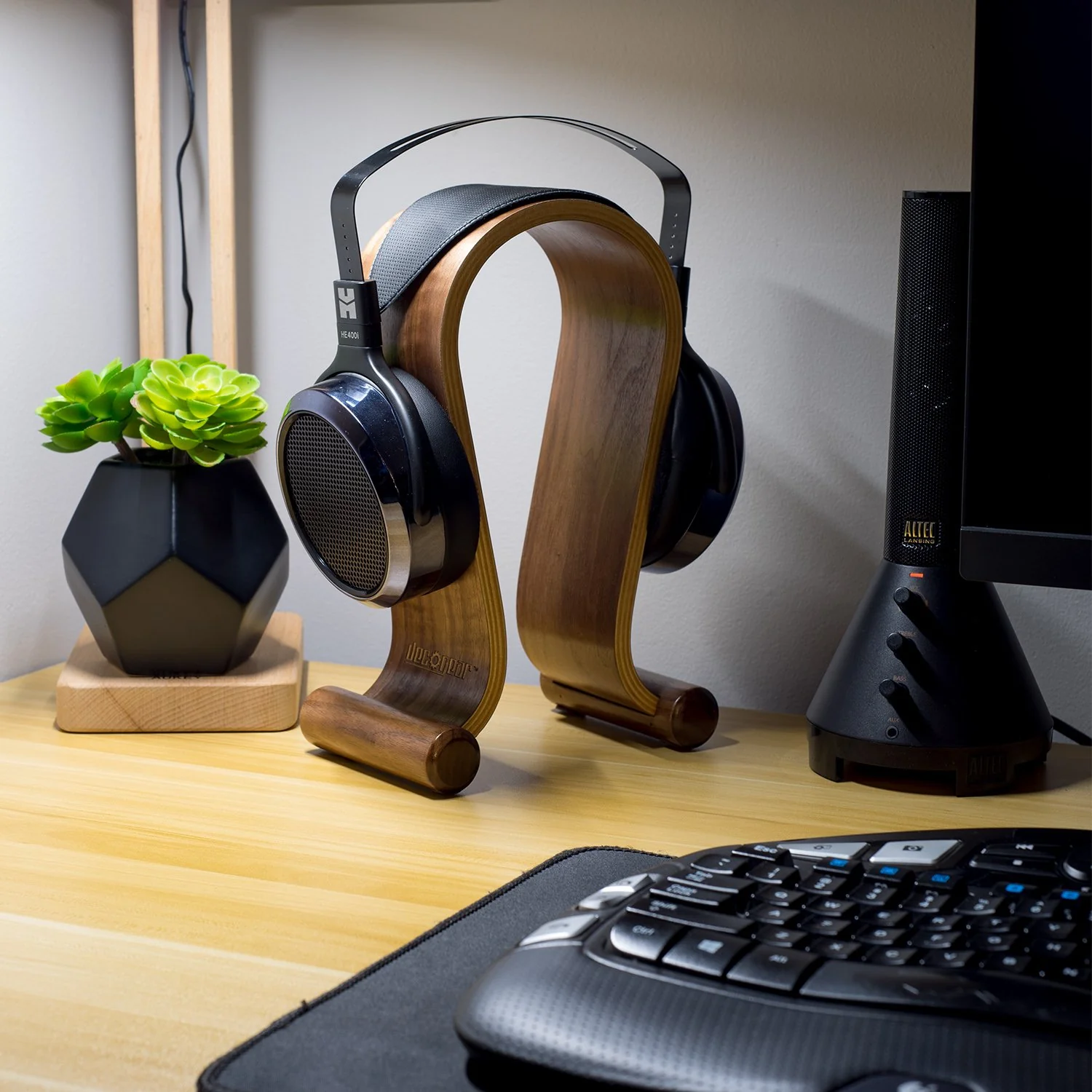 Deco Gear Wood Headphone Display Stand Secure Tabletop Holder / Gaming Headset Hanger - Image 5