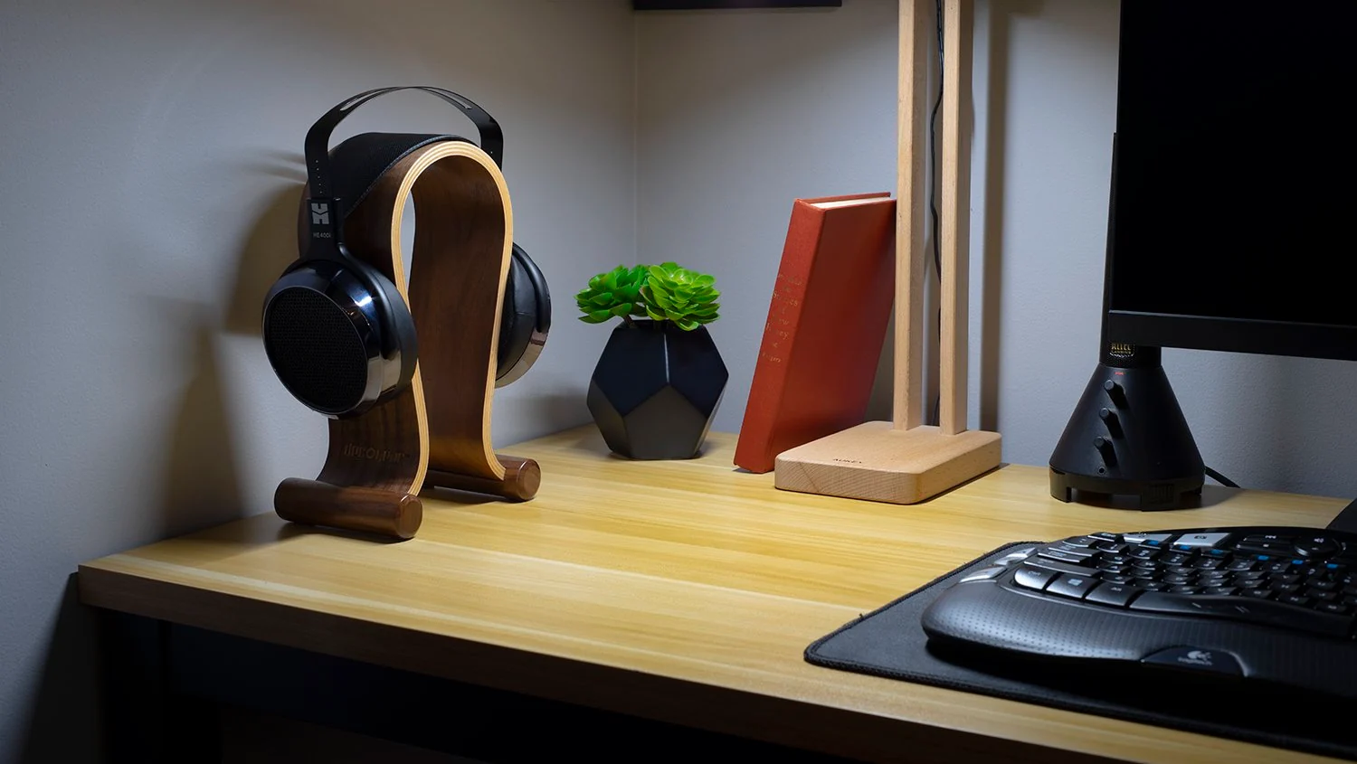 Deco Gear Wood Headphone Display Stand Secure Tabletop Holder / Gaming Headset Hanger - Image 6