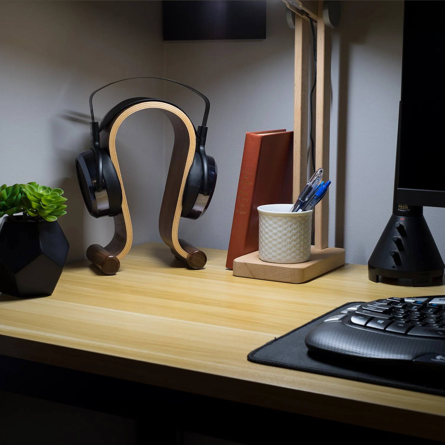 Deco Gear Wood Headphone Display Stand Secure Tabletop Holder w/ Hard Travel Case - Image 3