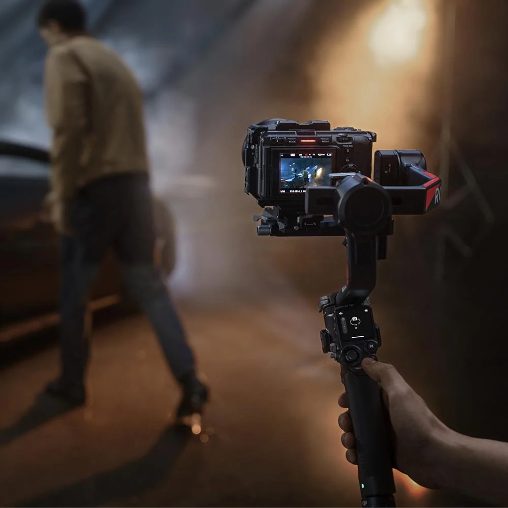 DJI RS 4 Pro Combo 3-Axis Gimbal Stabilizer with Battery & Dual Motors Open Box - Image 7
