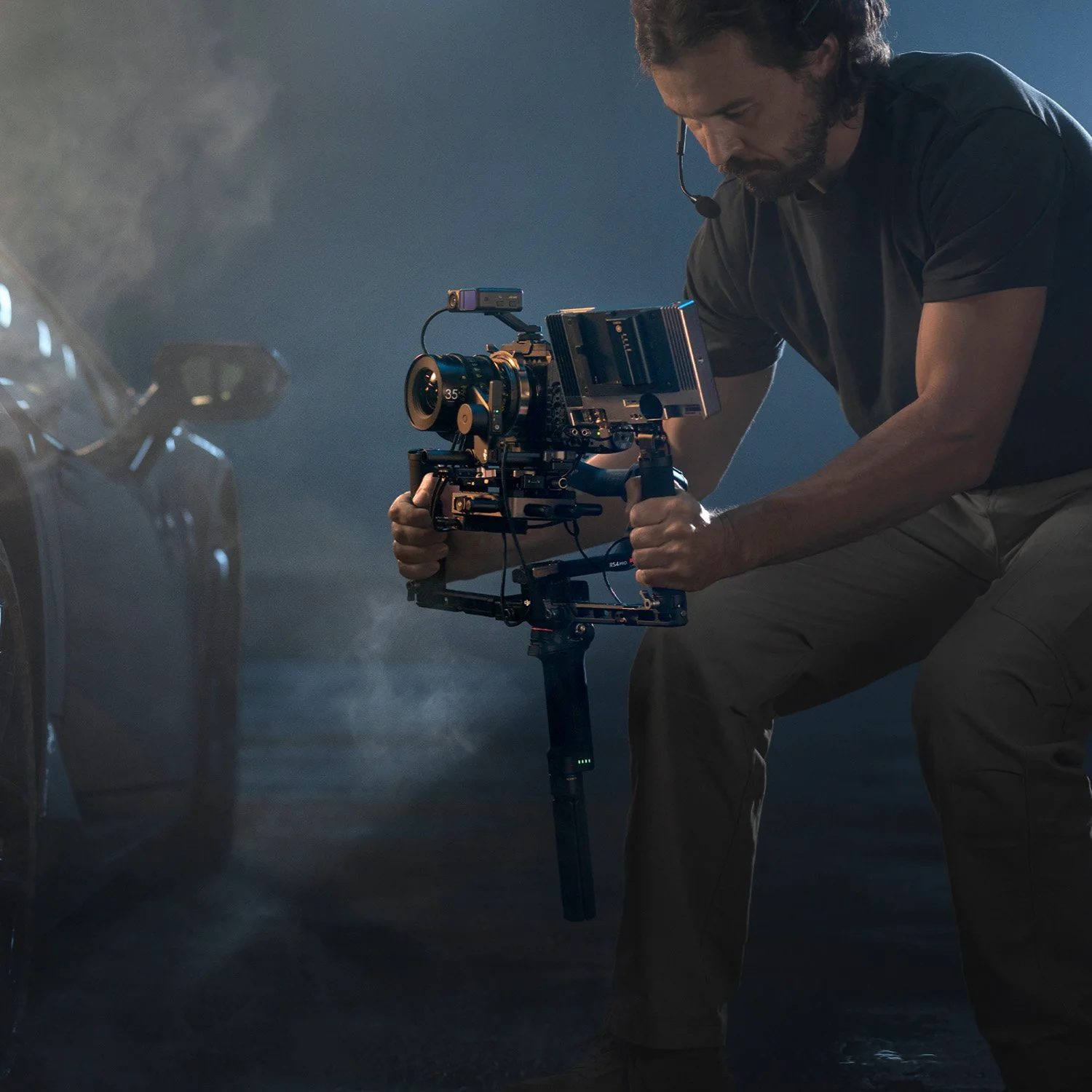DJI RS 4 Pro Combo 3-Axis Gimbal Stabilizer with Extended Battery & Dual Motors - Image 8