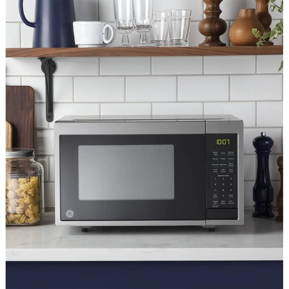 GE 0.9 Cu. Ft. Smart Countertop Microwave Oven w/ Oven Mitt + 2 YR Warranty Bundle - Image 7