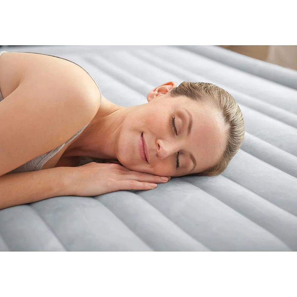 Intex Comfort Plush Elevated DuraBeam Airbed w/ Internal Electric Pump (18 Inch Queen) - Image 4