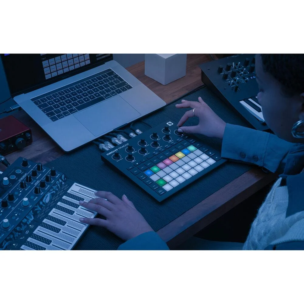 Novation Circuit Tracks Standalone Groovebox with Synths, Drums and Sequencer - Image 11