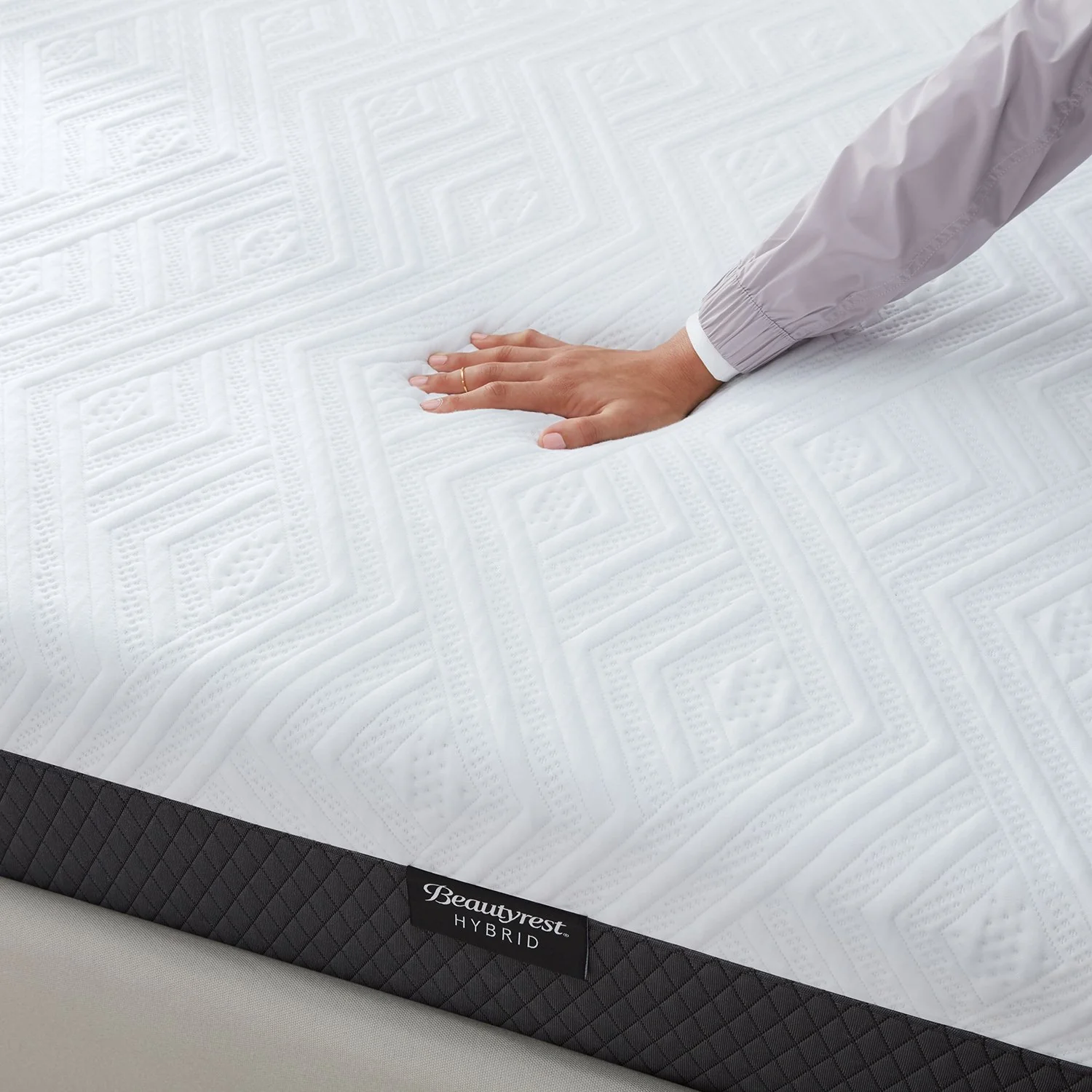 Simmons Beautyrest BRX800 Queen 10" Hybrid Coil and Memory Foam MattressinBox - Image 12
