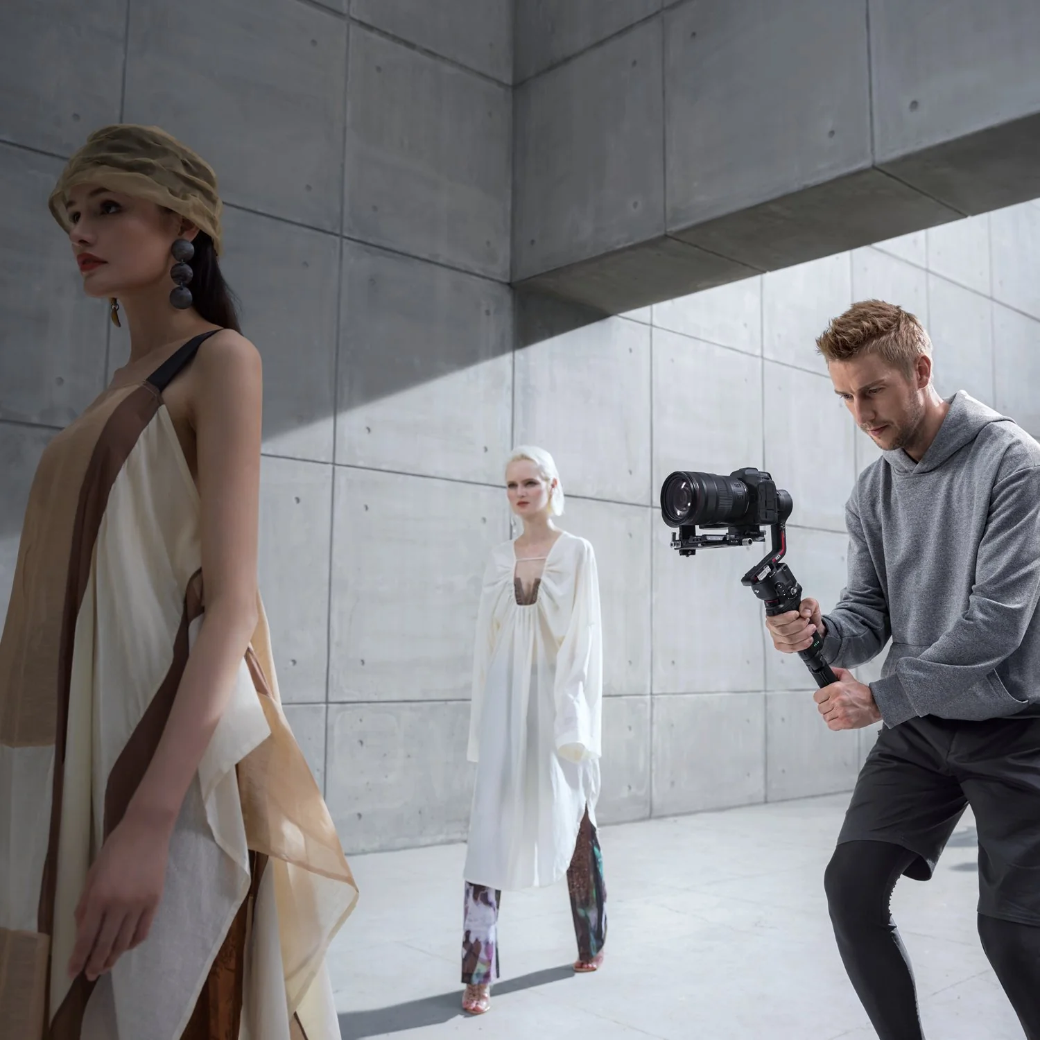 Sony a7 IV Mirrorless Full Frame Camera + 28-70mm Lens Kit + DJI RS 3 Gimbal Bundle - Image 8