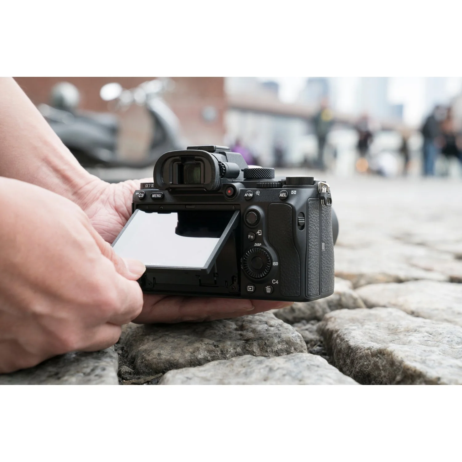 Sony a7III Full Frame Mirrorless Interchangeable Lens Camera (Body Only) ILCE-7M3 - Image 16