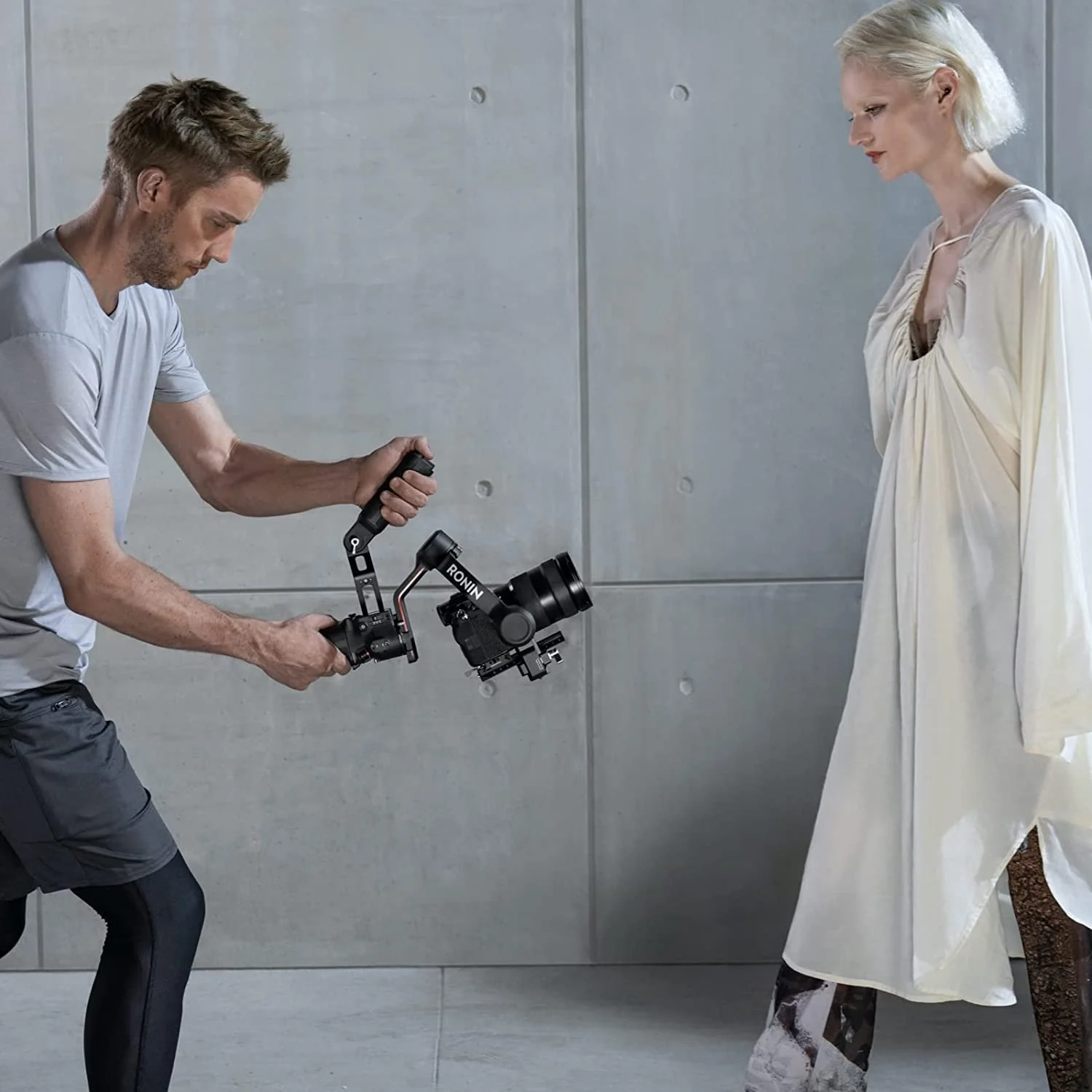 Sony a7R IV Mirrorless Full Frame Camera Body Kit + DJI RS 3 Combo Gimbal Bundle - Image 8