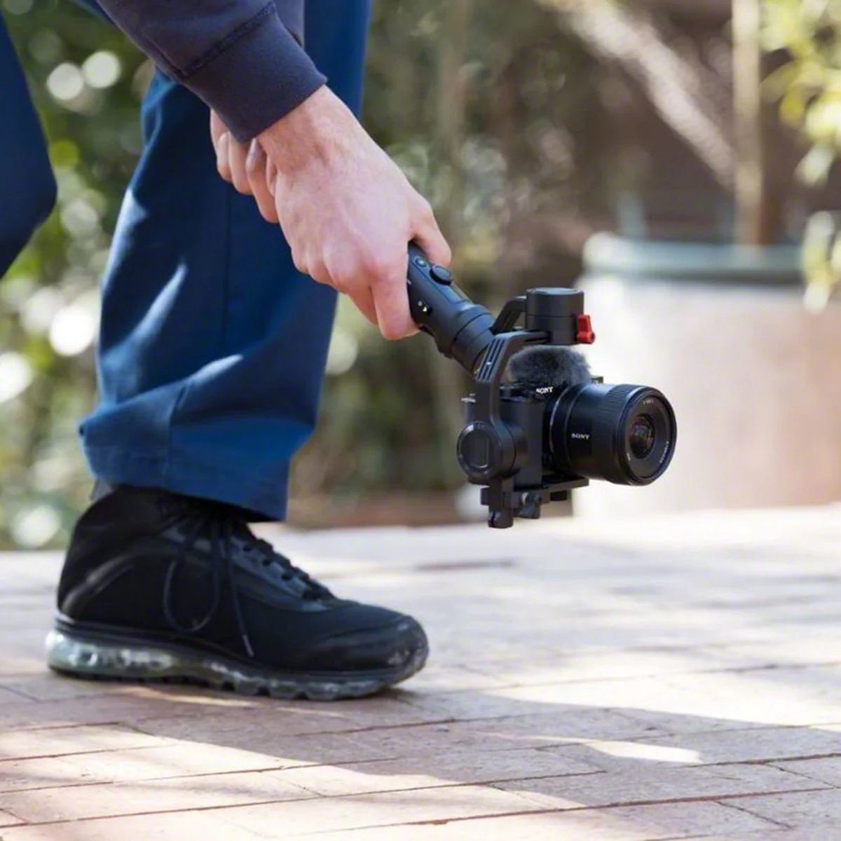 Sony E 11mm F1.8 APS-C Ultra-Wide-Angle Prime for APS-C Cameras (SEL11F18) - Image 11