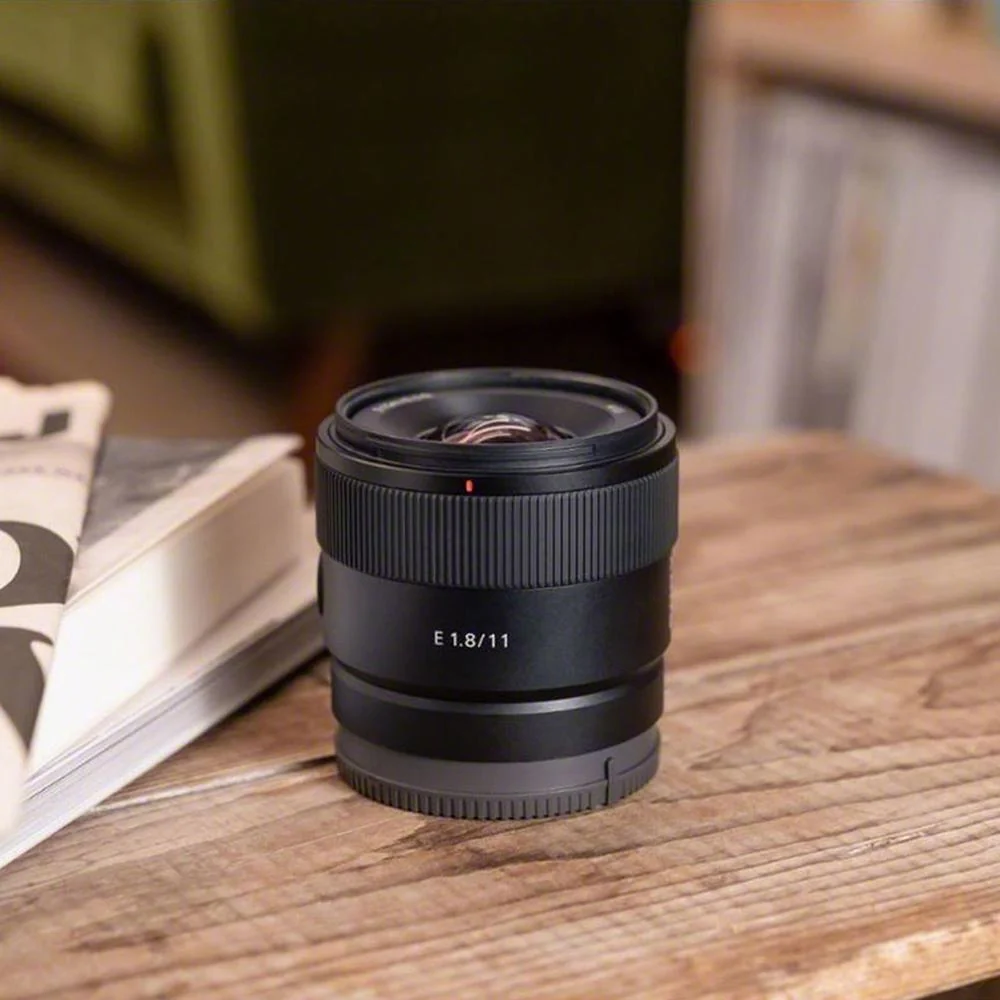 Sony E 11mm F1.8 APS-C Ultra-Wide-Angle Prime for APS-C Cameras (SEL11F18) - Open Box - Image 9