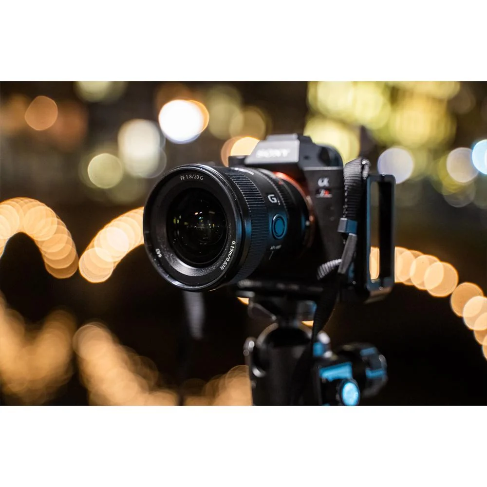 Sony FE 20mm F1.8 G Large Aperture Ultra Wide Angle G Lens with Lexar 128GB Card - Image 9
