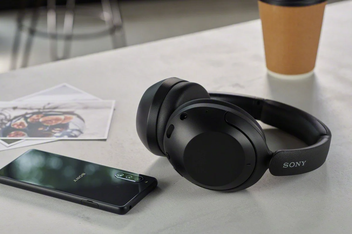 Sony WH-XB910N Wireless Over-Ear Noise Cancelling Headphones Black - Refurbished - Image 2